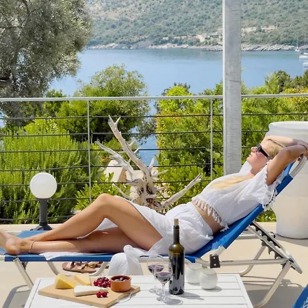 Zidanos Luxurious Sea Front Villa Marandokhórion