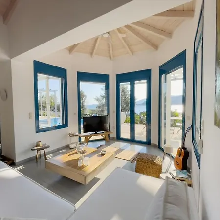 Zidanos Luxurious Sea Front Villa Marandokhórion