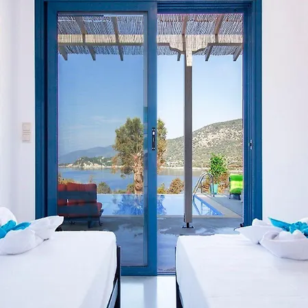Zidanos Luxurious Sea Front Villa *