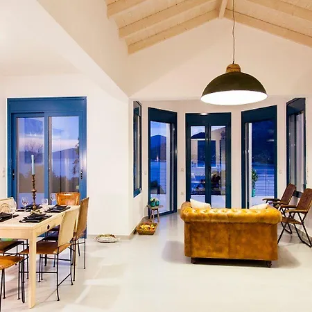 Zidanos Luxurious Sea Front Villa Marandokhórion