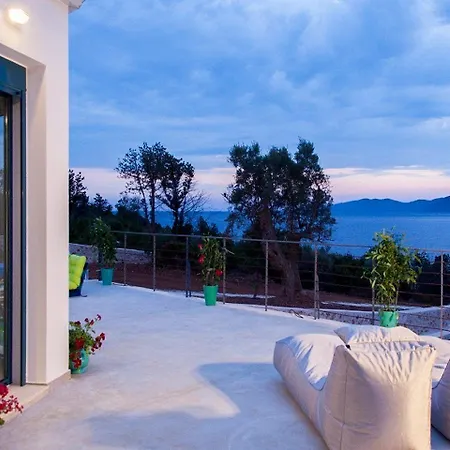 Zidanos Luxurious Sea Front Marandokhórion